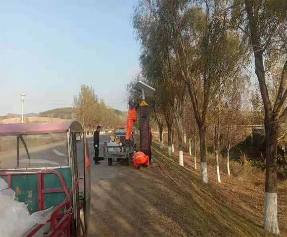 弯道预警安装
